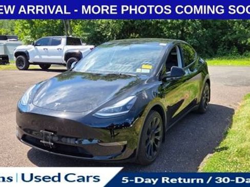 Used 2024 Tesla Model Y Long Range AWD/4WD image 3
