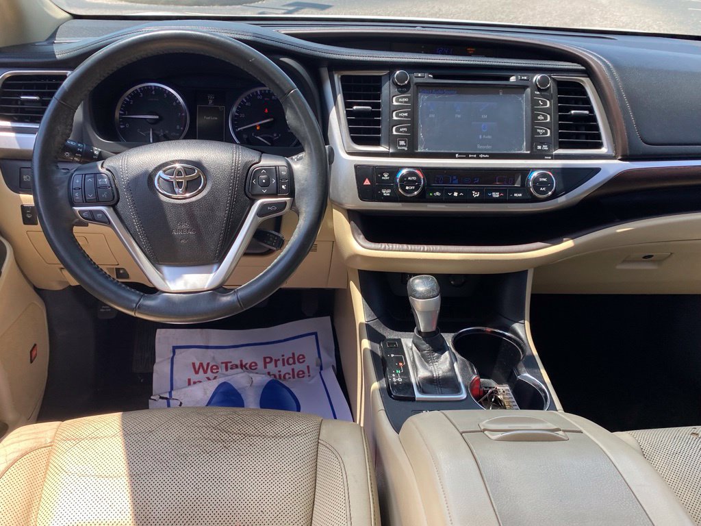 Used 2016 Toyota Highlander Limited Platinum FWD image 10