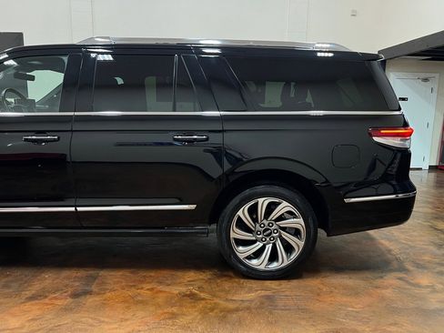 Used 2022 Lincoln Navigator L Reserve image 7