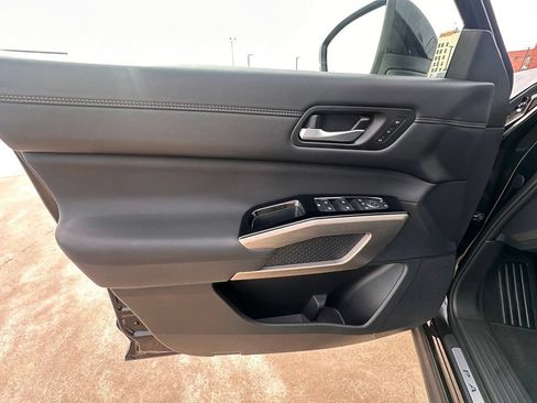 Certified 2025 Nissan Pathfinder Platinum FWD image 15