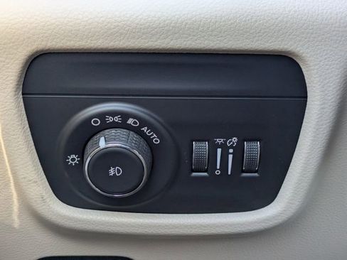 New 2025 Jeep Grand Cherokee Limited w/ Luxury Tech Group II image 26