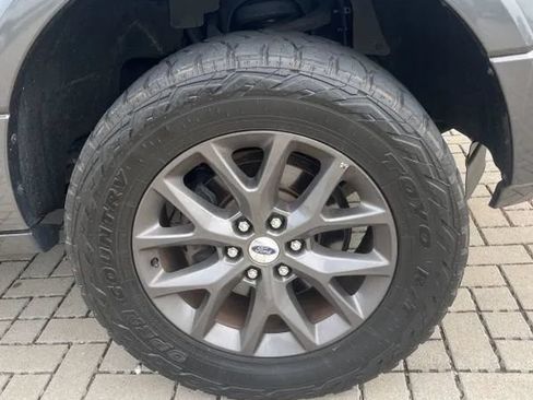 Used 2017 Ford Expedition Limited w/ Equipment Group 301A AWD/4WD image 19