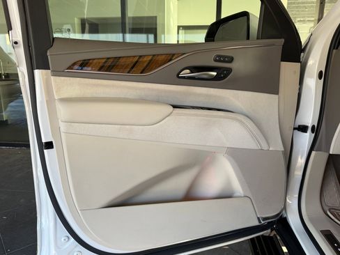 Used 2022 Cadillac Escalade Sport Platinum w/ LPO, ONYX Package AWD/4WD image 33