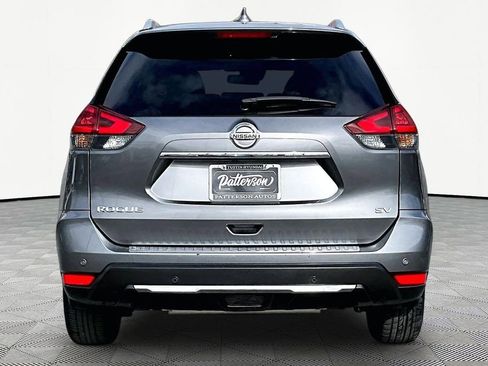 Used 2019 Nissan Rogue SV w/ Premium Package FWD image 4
