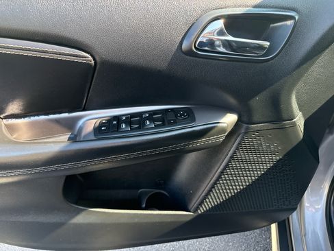 Used 2019 Dodge Journey Crossroad FWD image 10