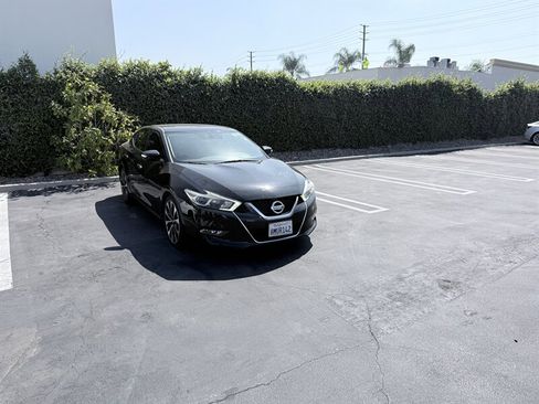 Used 2018 Nissan Maxima SR image 3