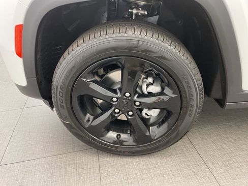 New 2025 Jeep Grand Cherokee Limited w/ Black Appearance Package image 8