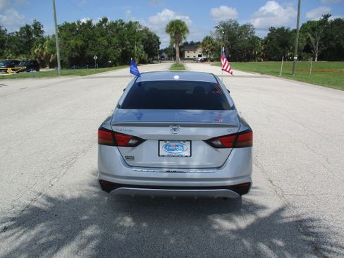 Used 2022 Nissan Altima 2.5 SV FWD image 6