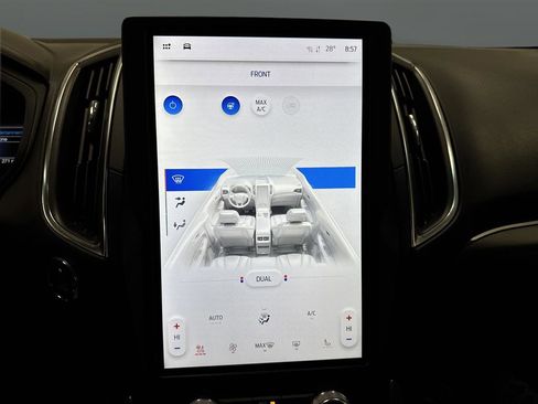 Used 2024 Ford Edge Titanium image 19