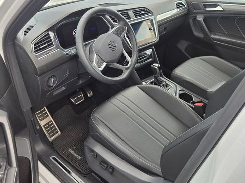 Certified 2023 Volkswagen Tiguan SE R-Line FWD image 9