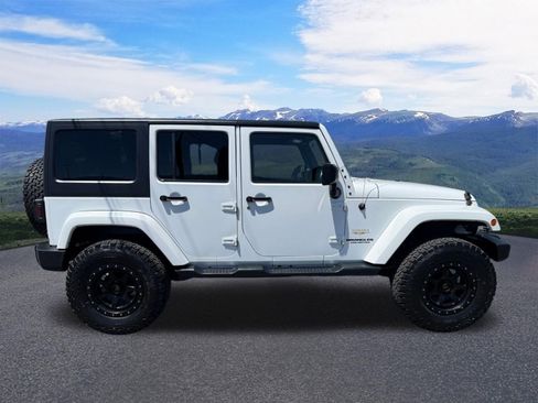 Used 2015 Jeep Wrangler Unlimited Sahara w/ Connectivity Group AWD/4WD image 7