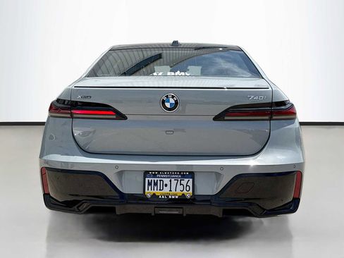 Used 2025 BMW 740i xDrive w/ Premium Package AWD/4WD image 4
