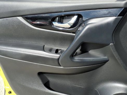 Used 2021 Nissan Rogue Sport SL image 32