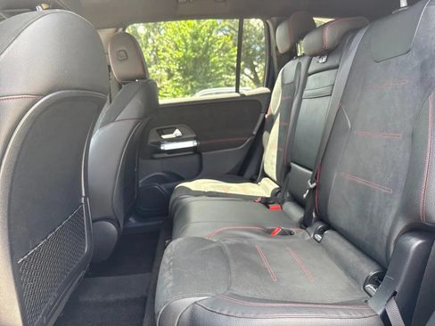 Used 2022 Mercedes-Benz GLB 250 image 11