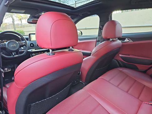 Used 2018 Kia Stinger GT2 image 16