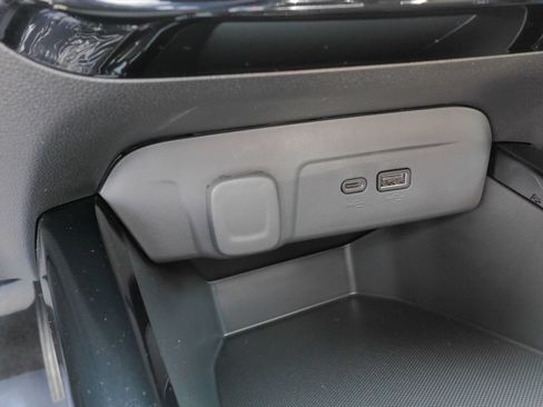 Used 2025 Chevrolet Trax LT w/ LT Convenience Package FWD image 27