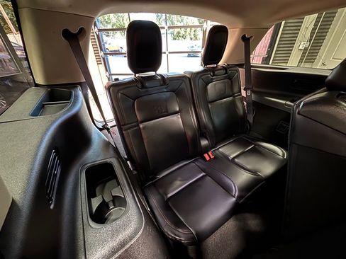 Used 2020 Lincoln Aviator Reserve w/ Equipment Group 201A image 7