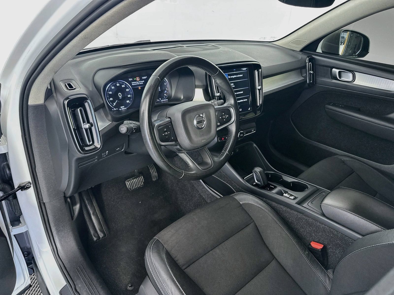 Used 2020 Volvo XC40 T5 Momentum AWD/4WD image 9