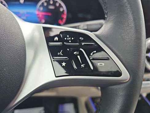 Certified 2025 Mercedes-Benz GLB 250 image 19