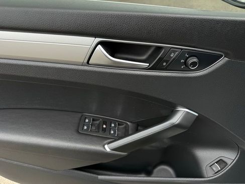 Used 2017 Volkswagen Passat 1.8T S image 19