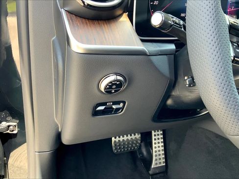 New 2025 Mercedes-Benz GLC 300 image 12