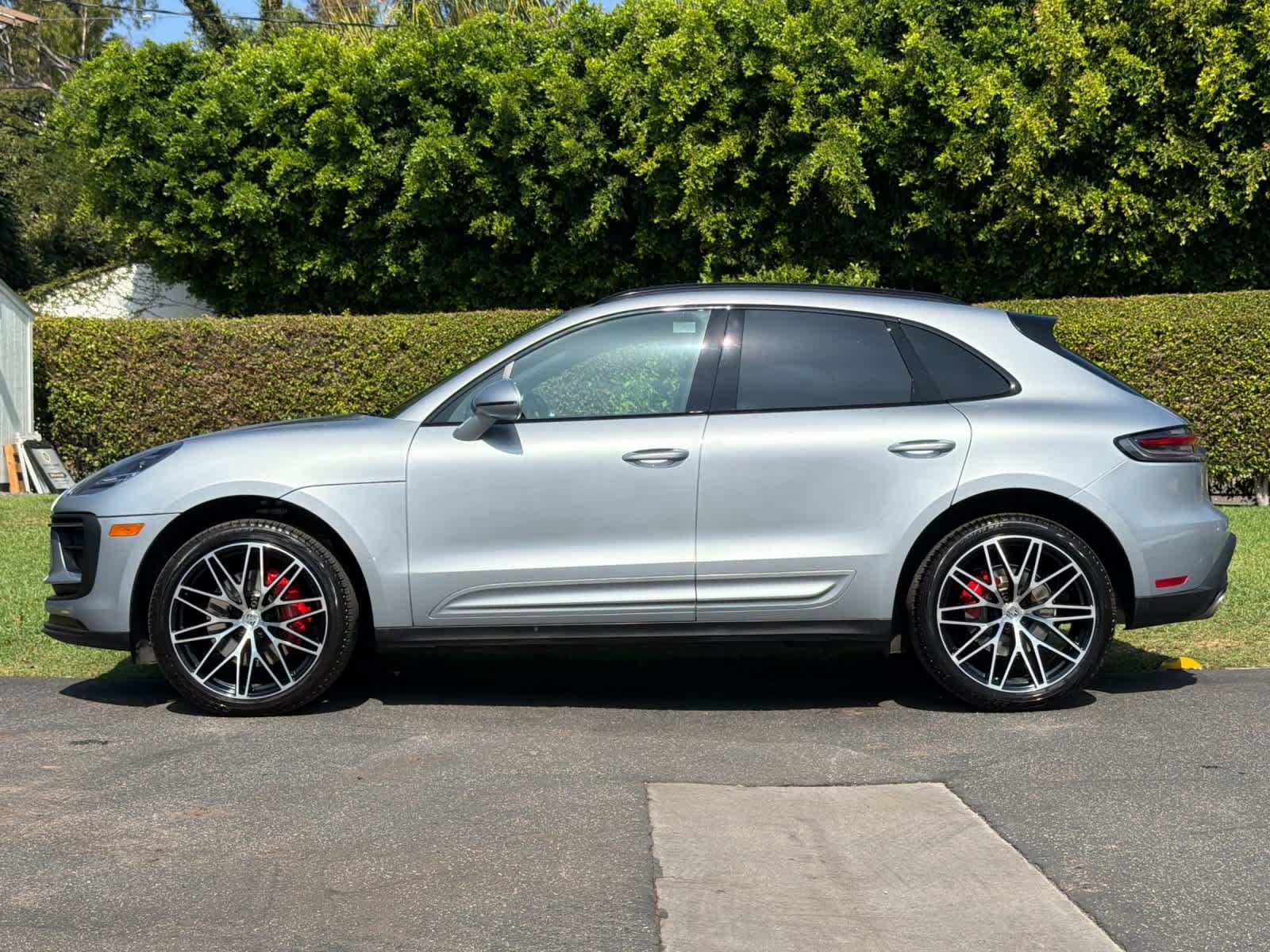 Certified 2024 Porsche Macan S AWD/4WD image 2