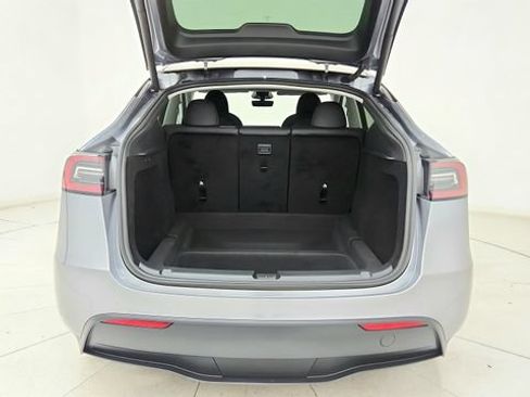 Used 2025 Tesla Model Y Long Range RWD image 29