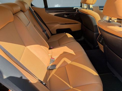 Used 2016 Lexus LS 460 w/ Comfort Package image 28