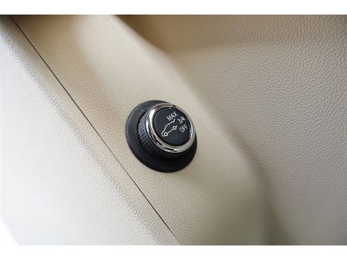 Used 2019 Cadillac XT5 Luxury FWD image 28