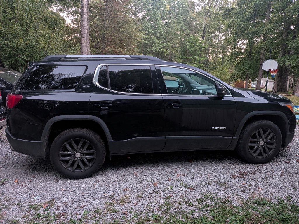Used 2017 GMC Acadia SLT FWD image 2