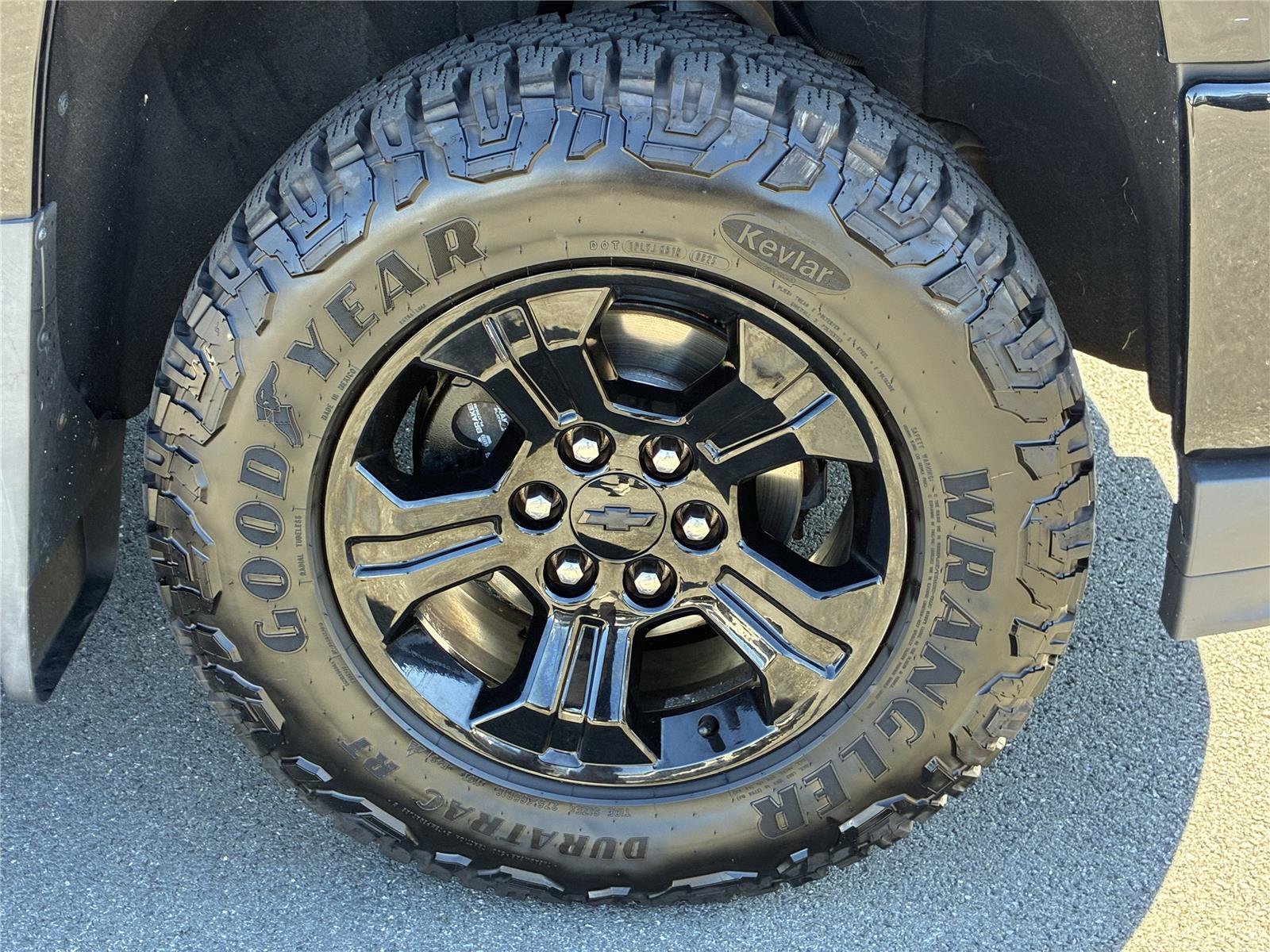 Used 2018 Chevrolet Silverado 1500 LT w/ Midnight Edition AWD/4WD image 11