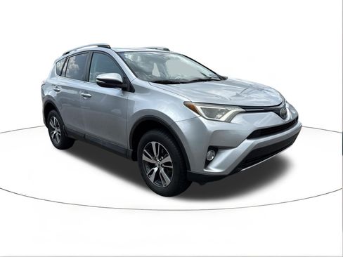 Used 2018 Toyota RAV4 XLE FWD image 1