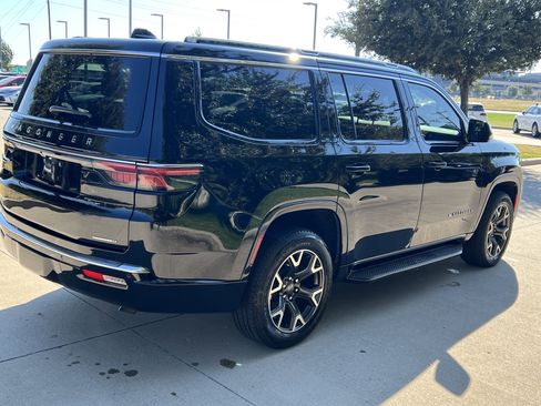 Used 2023 Jeep Wagoneer Series III w/ Preferred Equipment Group image 10