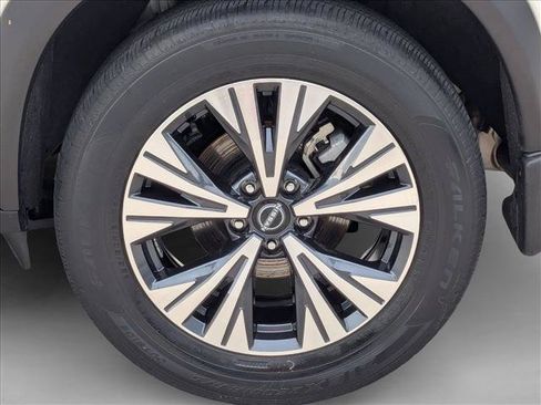 Certified 2023 Nissan Rogue SV FWD image 23