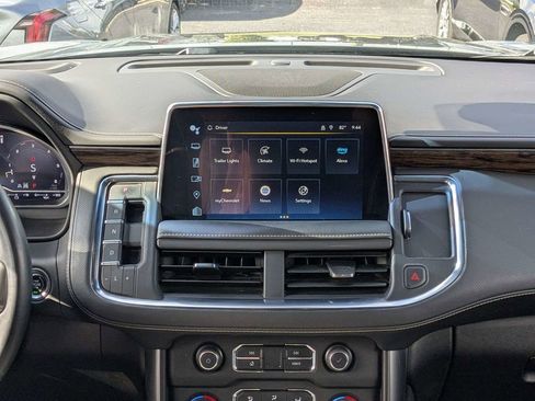 Used 2023 Chevrolet Suburban Premier AWD/4WD image 19