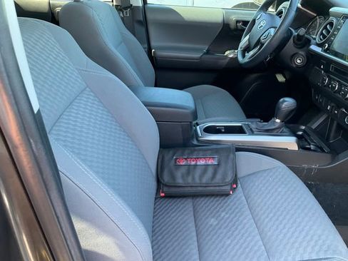 Used 2022 Toyota Tacoma SR5 w/ Technology Package RWD image 11