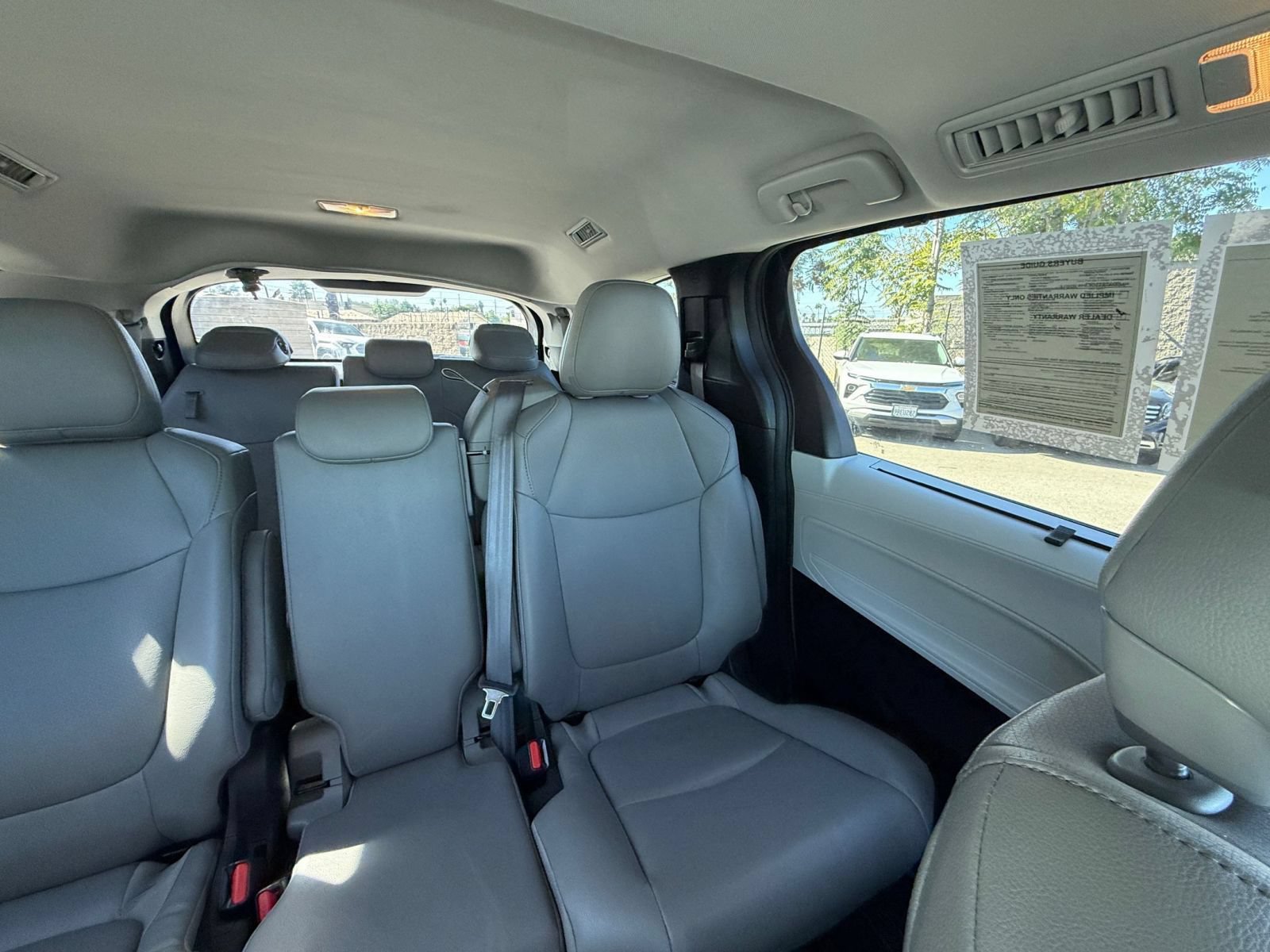 Used 2025 Toyota Sienna XLE FWD image 39
