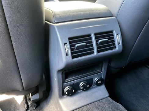 Used 2018 Jaguar F-PACE Premium image 33