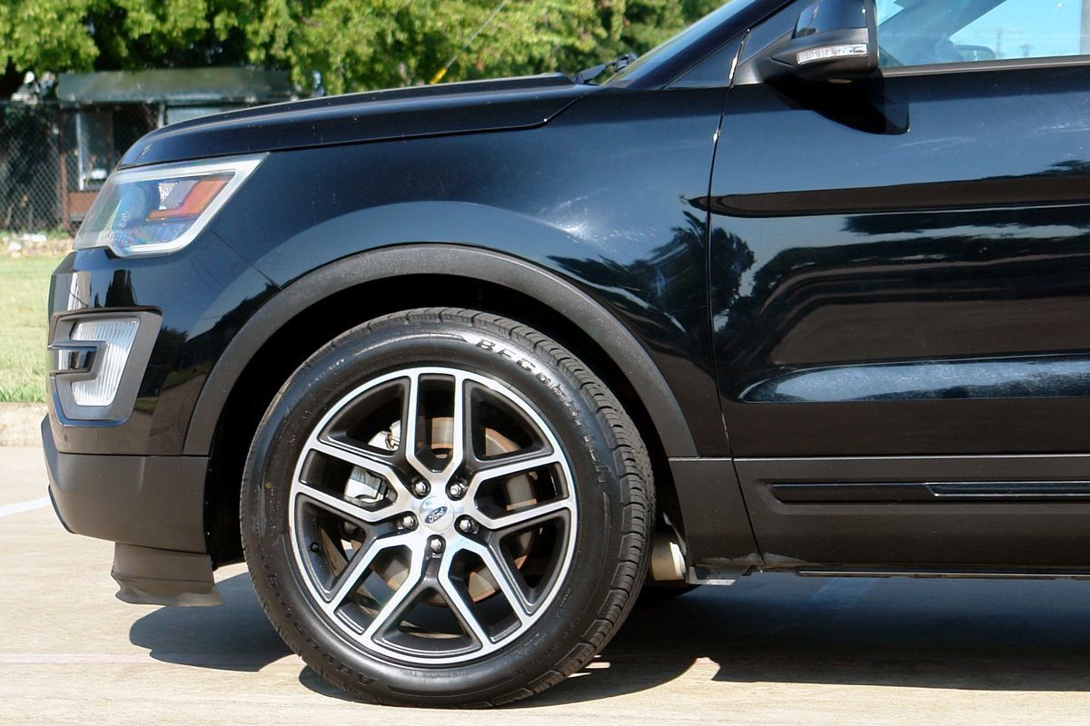 Used 2016 Ford Explorer Sport w/ Equipment Group 401A AWD/4WD image 34