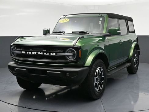 Used 2024 Ford Bronco Outer Banks image 3