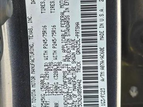 Used 2018 Toyota Tacoma SR5 RWD image 23