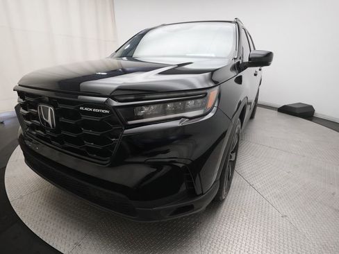Certified 2025 Honda Pilot Black Edition image 12