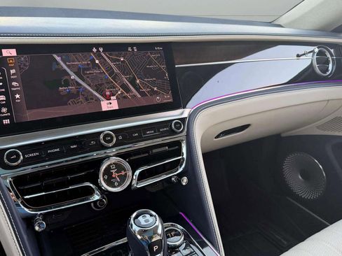 Certified 2024 Bentley Flying Spur V8 image 19