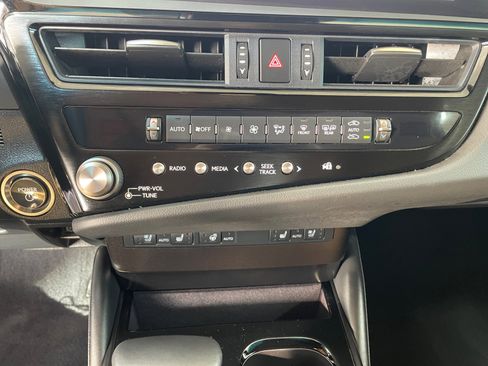 Used 2024 Lexus ES 300h w/ Premium Package image 11