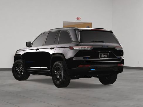 New 2024 Jeep Grand Cherokee Trailhawk w/ Advanced Protech Group II AWD/4WD image 7