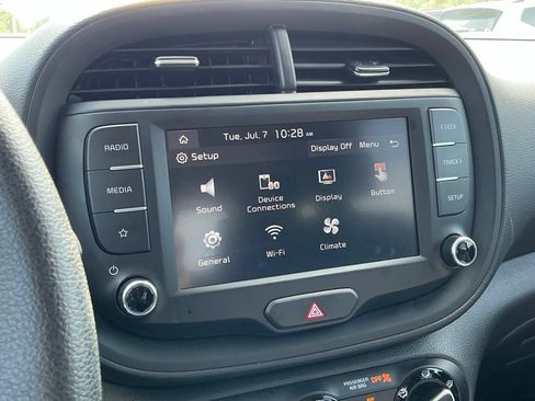 Used 2025 Kia Soul LX w/ LX Technology Package FWD image 37