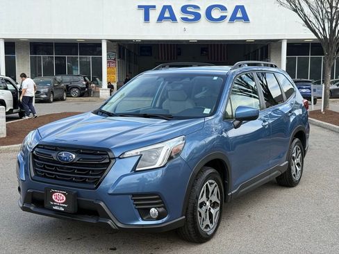 Used 2023 Subaru Forester Premium image 1