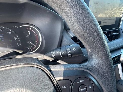 Used 2025 Toyota RAV4 XLE AWD/4WD image 23