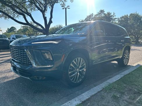 Used 2026 Buick Enclave Avenir w/ Super Cruise Package AWD/4WD image 2