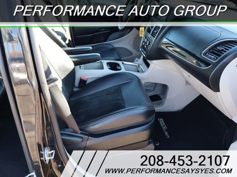 Used 2017 Dodge Grand Caravan SXT image 12